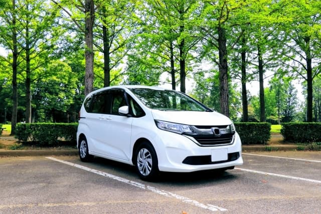遺品の車を処分する方法・相続の必要性や名義変更、廃車手続きについて解説