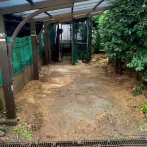 神戸市で駐車場に溜まった残置物、不用品の回収