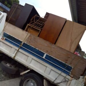 西脇市で片付ける際に大量の家具を回収